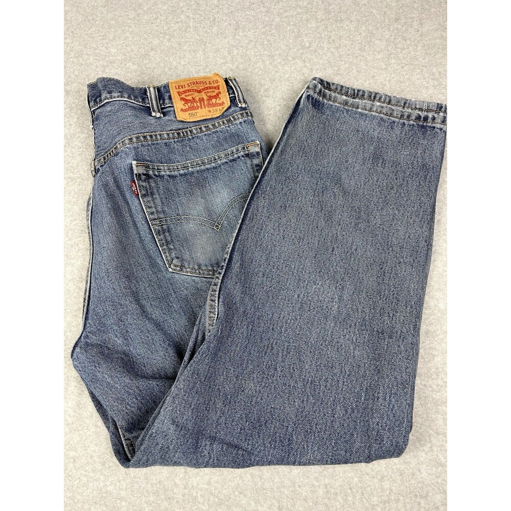 Levis Jeans Mens 38x30 Blue 550 Relaxed Straight American Medium Wash Denim